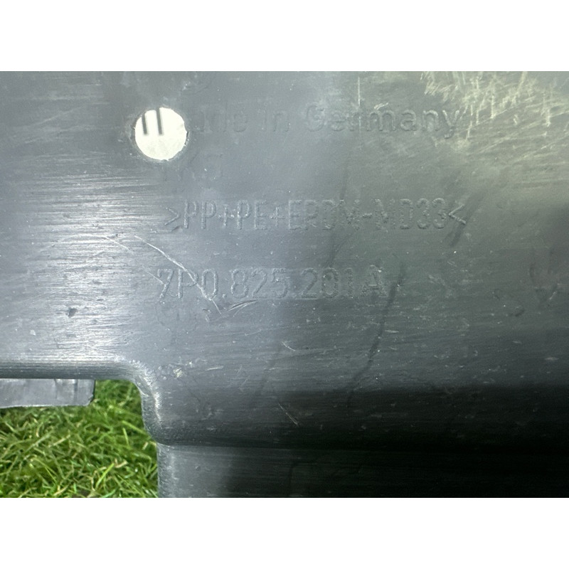 Защита днища (кузов и элементы) Volkswagen Touareg NF 2012 3.0 Hybrid CGFA 7P0825201B