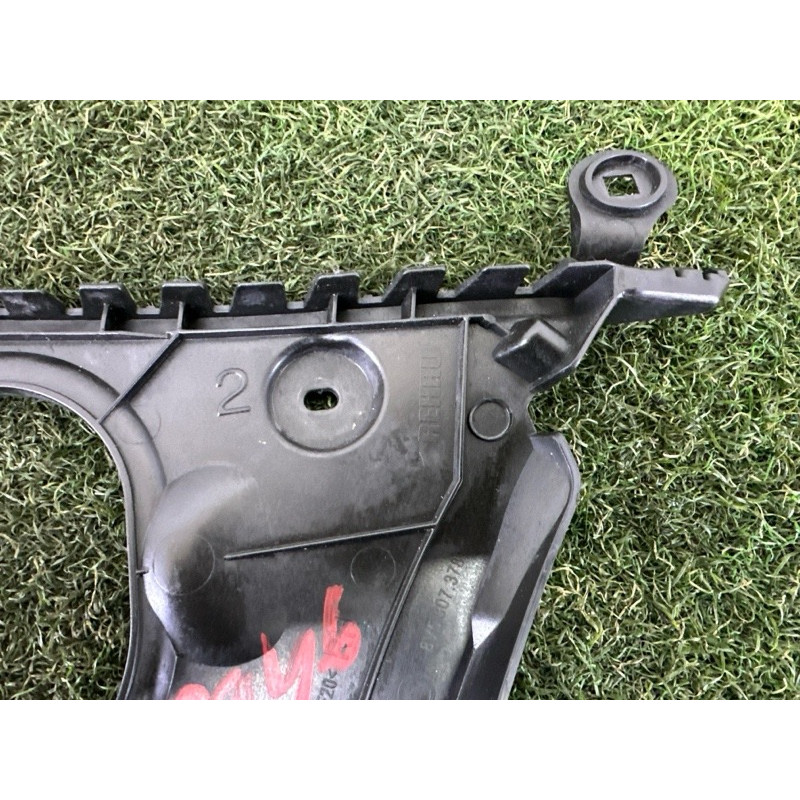 Крепление бампера (кузов и элементы) AUDI A3 8V 2016 1.8 CNSB 8V5807378