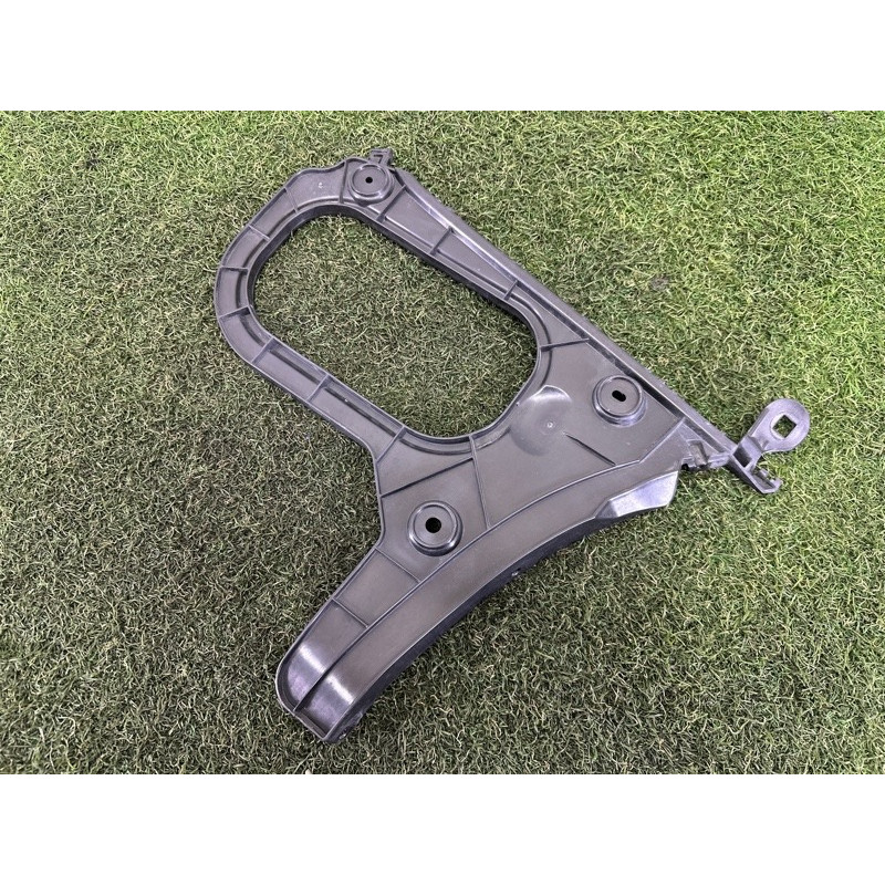 Крепление бампера (кузов и элементы) AUDI A3 8V 2016 1.8 CNSB 8V5807377