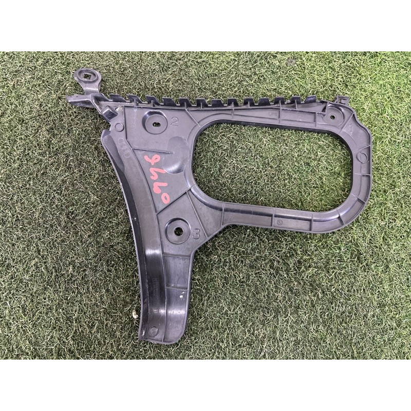 Крепление бампера (кузов и элементы) AUDI A3 8V 2016 1.8 CNSB 8V5807377