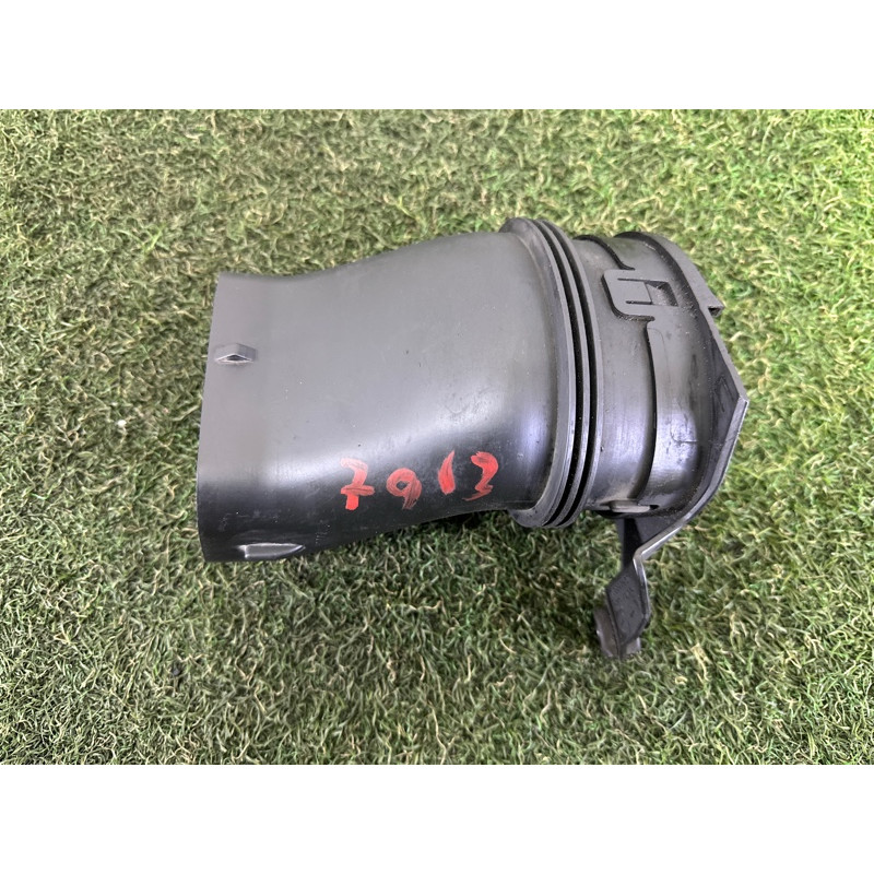 Патрубок воздушного фильтра (впускная система) BMW X3 F25 2012 3.0 13717601870