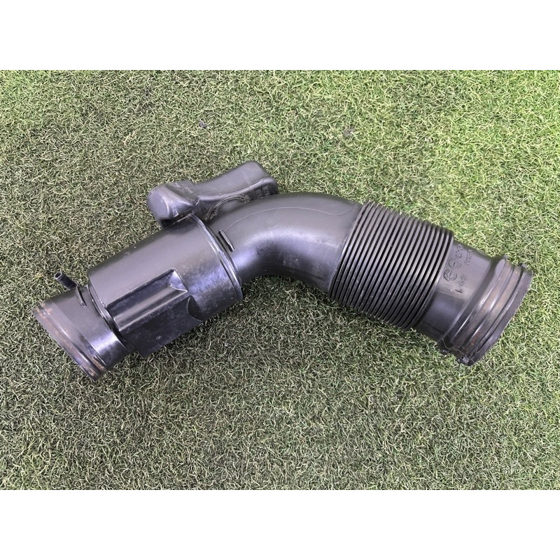 Патрубок воздушного фильтра (впускная система) Volkswagen Touareg NF 2012 3.0 Hybrid CGFA 7P0129684A