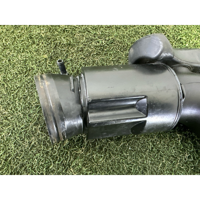 Патрубок воздушного фильтра (впускная система) Volkswagen Touareg NF 2012 3.0 Hybrid CGFA 7P0129684A