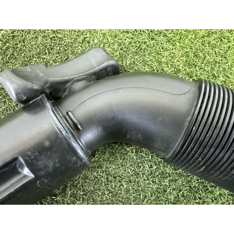 Патрубок воздушного фильтра (впускная система) Volkswagen Touareg NF 2012 3.0 Hybrid CGFA 7P0129684A