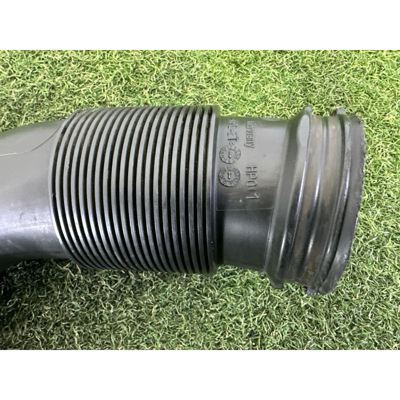 Патрубок воздушного фильтра (впускная система) Volkswagen Touareg NF 2012 3.0 Hybrid CGFA 7P0129684A