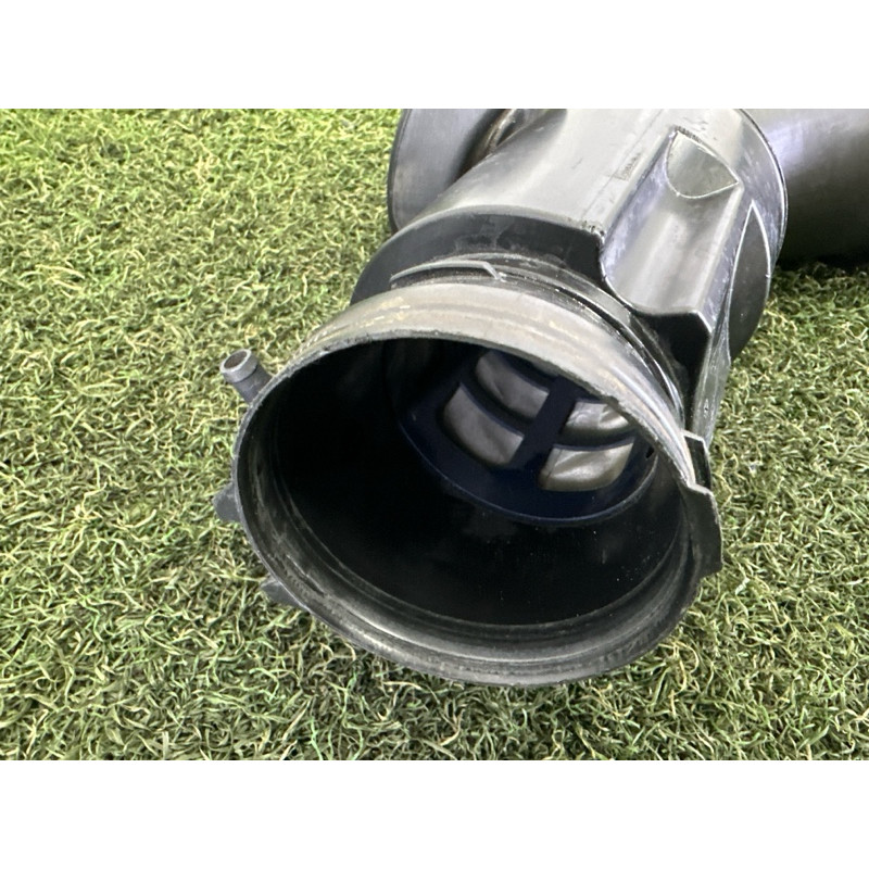 Патрубок воздушного фильтра (впускная система) Volkswagen Touareg NF 2012 3.0 Hybrid CGFA 7P0129684A