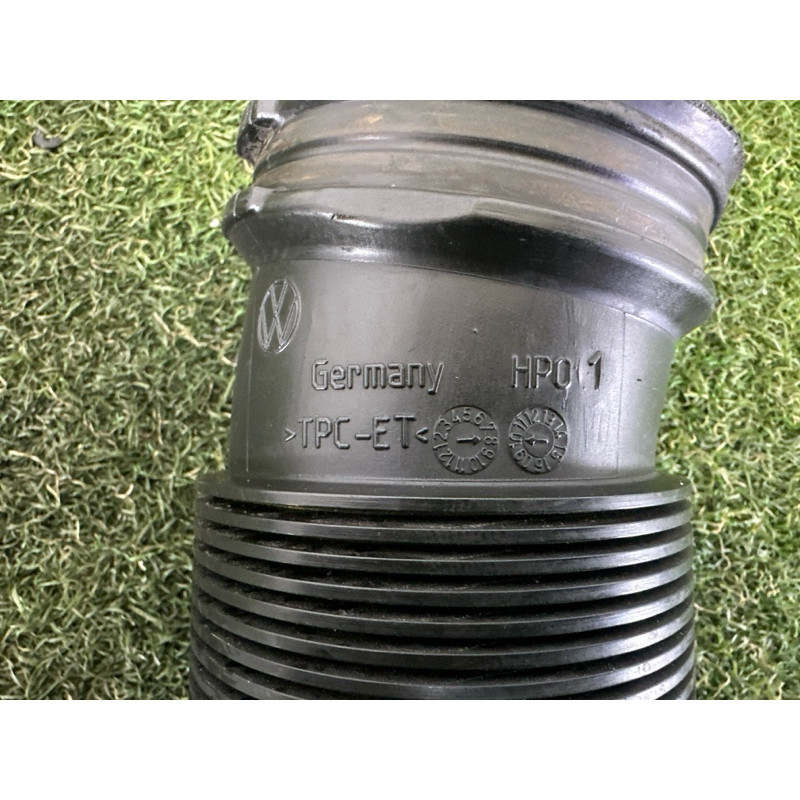 Патрубок воздушного фильтра (впускная система) Volkswagen Touareg NF 2012 3.0 Hybrid CGFA 7P0129684A