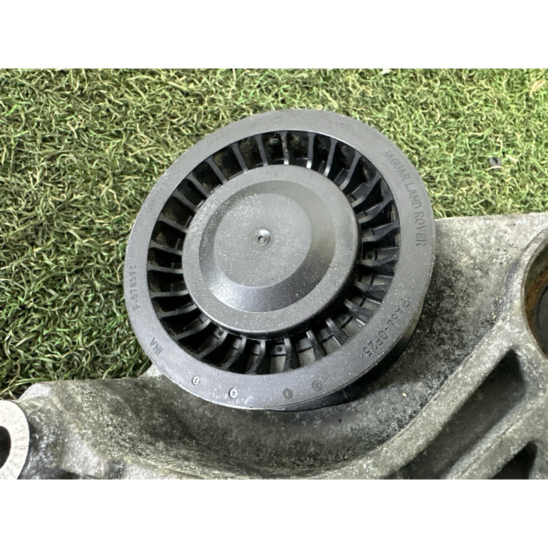 Натягувач приводного ременя (двигатель и элементы) LAND ROVER Range Rover L405 2016 5.0 LR079294