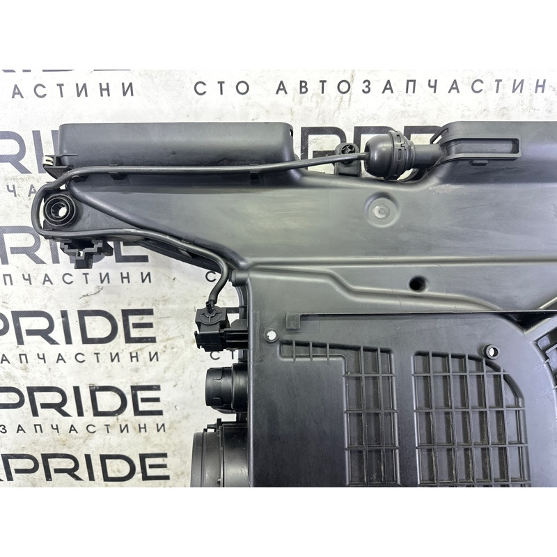 Корпус повітряного фільтра (подача палива) AUDI Q7 4M 2017 3.0 TFSi 4M0133837A