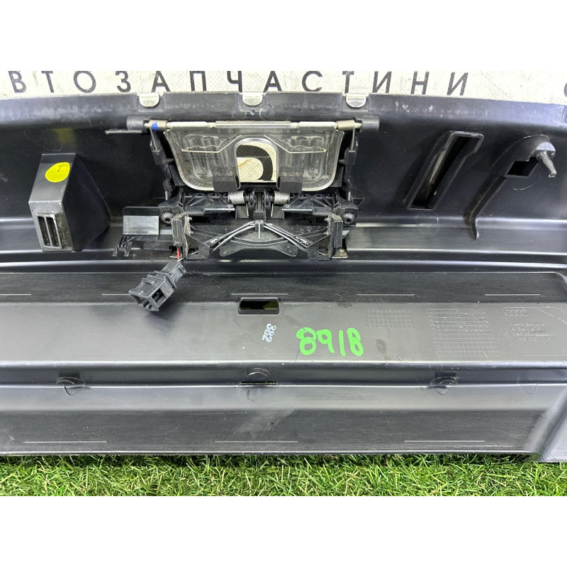 Накладка замка кришки багажника (салон) AUDI Q5 8R 2012 2.0 CAEB 8R0864483C4PK