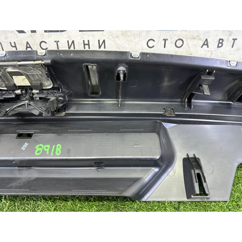 Накладка замка кришки багажника (салон) AUDI Q5 8R 2012 2.0 CAEB 8R0864483C4PK
