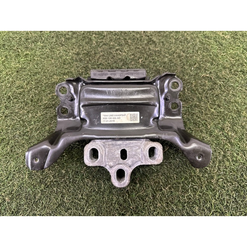 Подушка двигуна (двигун та елементи) AUDI A3 8V 2016 1.8 CNSB 5Q0199555BJ