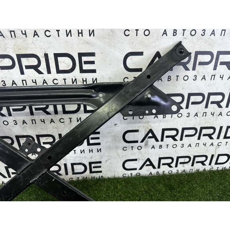 Распорка переднего подрамника (подвеска) AUDI Q5 8R 2010 3.2 CALB 8T1399345J