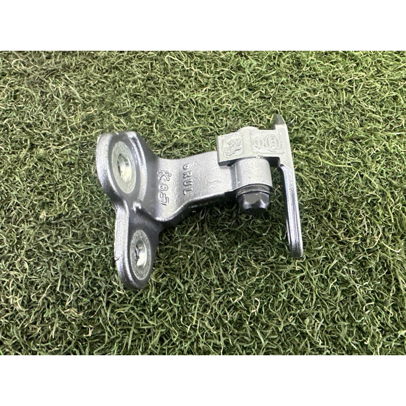 Петля дверей (кузов і елементи) Nissan Rogue T33 2021 2.5 PR25DD 824016RR0A