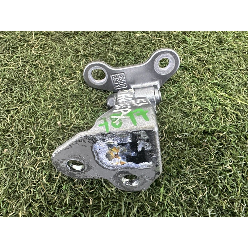 Петля дверей (кузов і елементи) Nissan Rogue T33 2021 2.5 PR25DD 824016RR0A