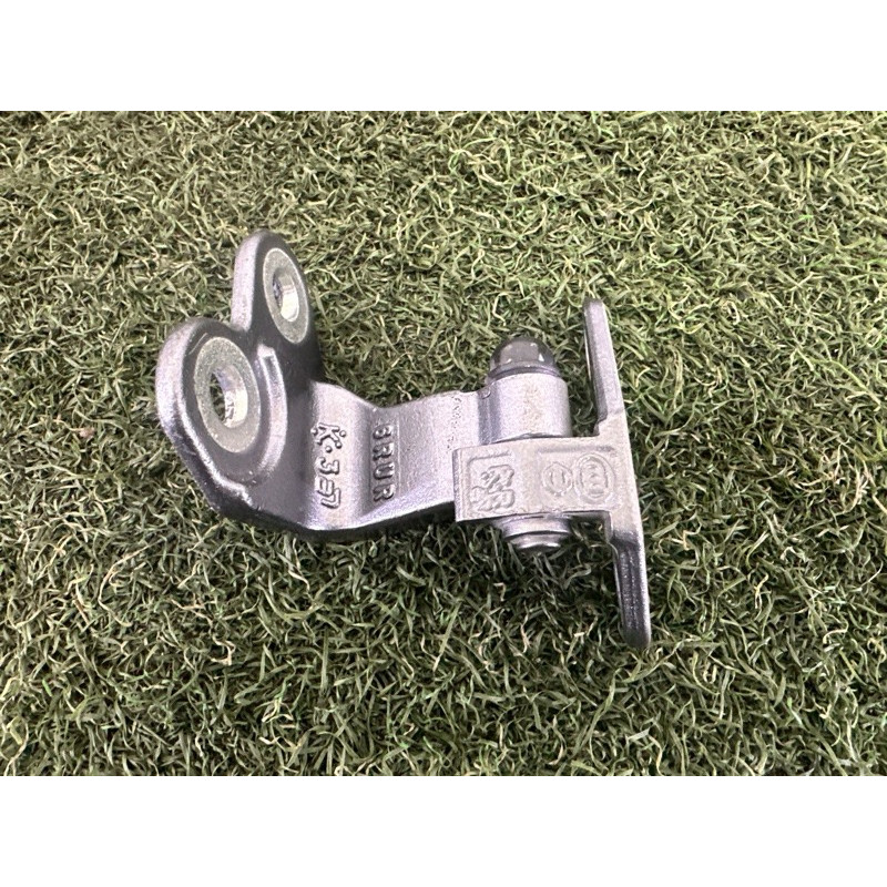 Петля дверей (кузов і елементи) Nissan Rogue T33 2021 2.5 PR25DD 824006RR0A