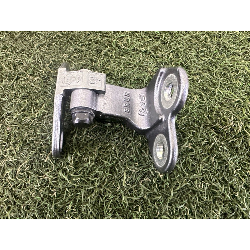 Петля дверей (кузов і елементи) Nissan Rogue T33 2021 2.5 PR25DD 824006RR0A