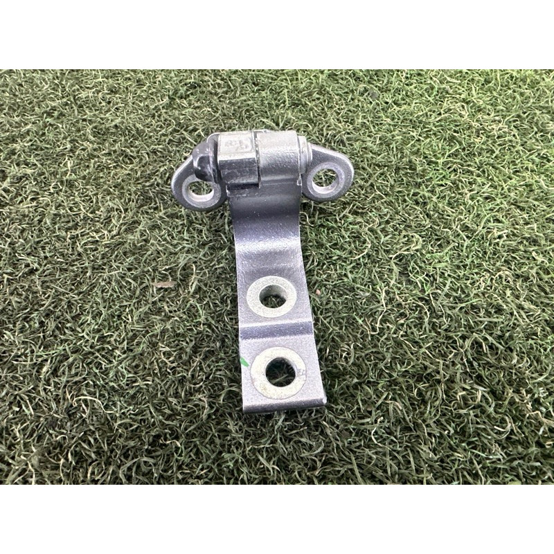 Петля дверей (кузов і елементи) Nissan Rogue T33 2021 2.5 PR25DD 824216RR0A