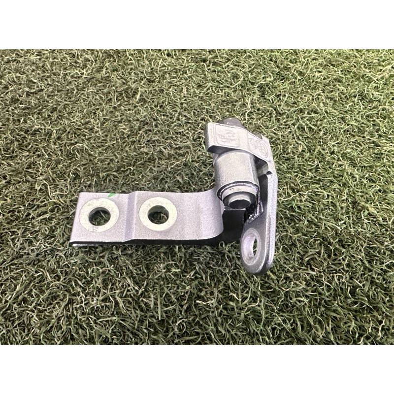 Петля дверей (кузов і елементи) Nissan Rogue T33 2021 2.5 PR25DD 824216RR0A