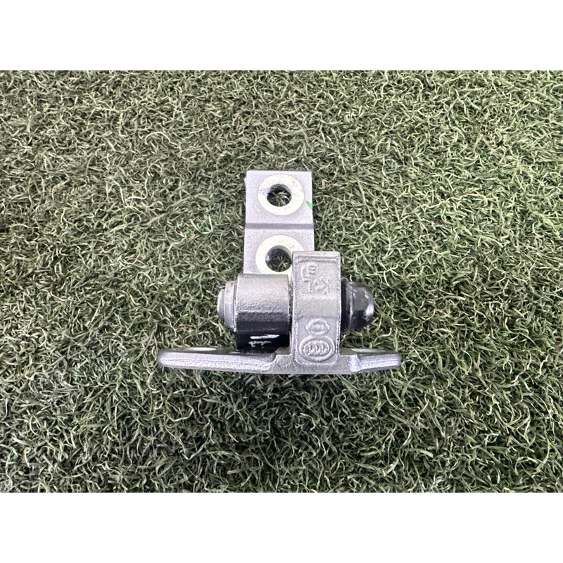 Петля дверей (кузов і елементи) Nissan Rogue T33 2021 2.5 PR25DD 824216RR0A