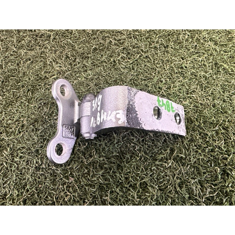 Петля дверей (кузов і елементи) Nissan Rogue T33 2021 2.5 PR25DD 824216RR0A