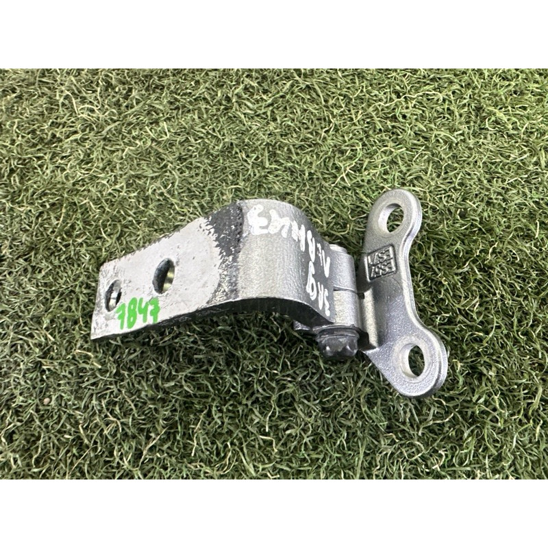 Петля дверей (кузов і елементи) Nissan Rogue T33 2021 2.5 PR25DD 824216RR0A