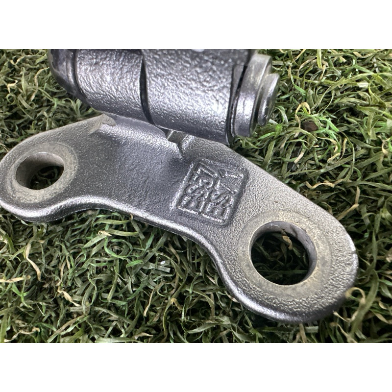 Петля дверей (кузов і елементи) Nissan Rogue T33 2021 2.5 PR25DD 824216RR0A