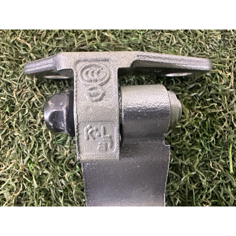 Петля дверей (кузов і елементи) Nissan Rogue T33 2021 2.5 PR25DD 824216RR0A