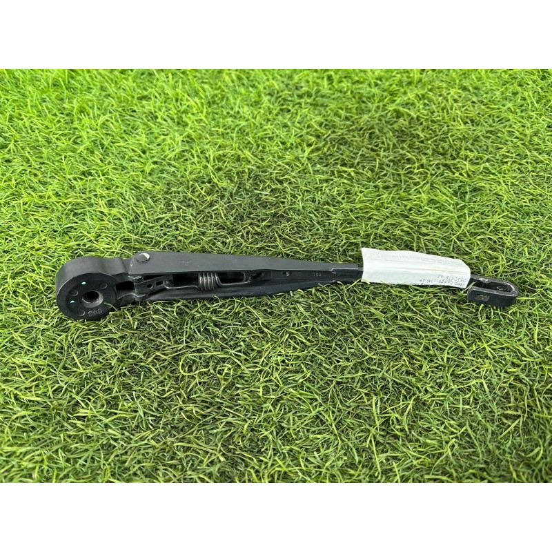 Поводок дворника (кузов и элементы) Jeep Compass MK49 05303787ad