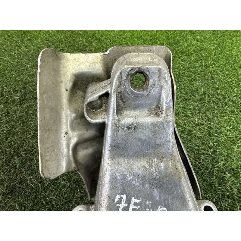 Кронштейн двигателя (кронштейны двигателя) BMW 3-series F30 2013 2.0 22116784824