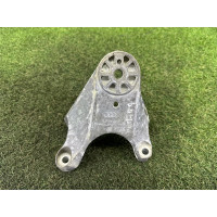 Кронштейн двигуна