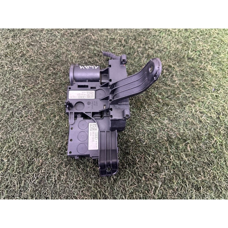 Розподільник B+, багатофункціональній (електрика) AUDI A4 B9 2017 2.0 TFSI 8W0941823F