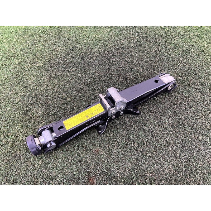 Домкрат (аксесуари) AUDI A4 B8 2010 2.0 CAEB 8K0011031G