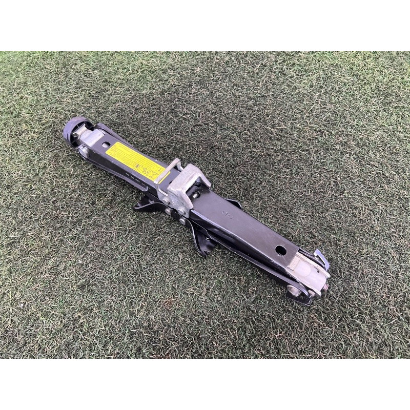 Домкрат (аксесуари) AUDI A4 B8 2010 2.0 CAEB 8K0011031G