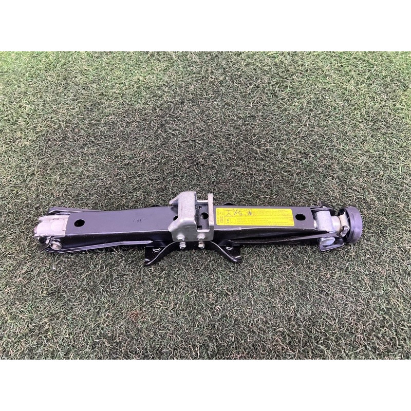 Домкрат (аксесуари) AUDI A4 B8 2010 2.0 CAEB 8K0011031G