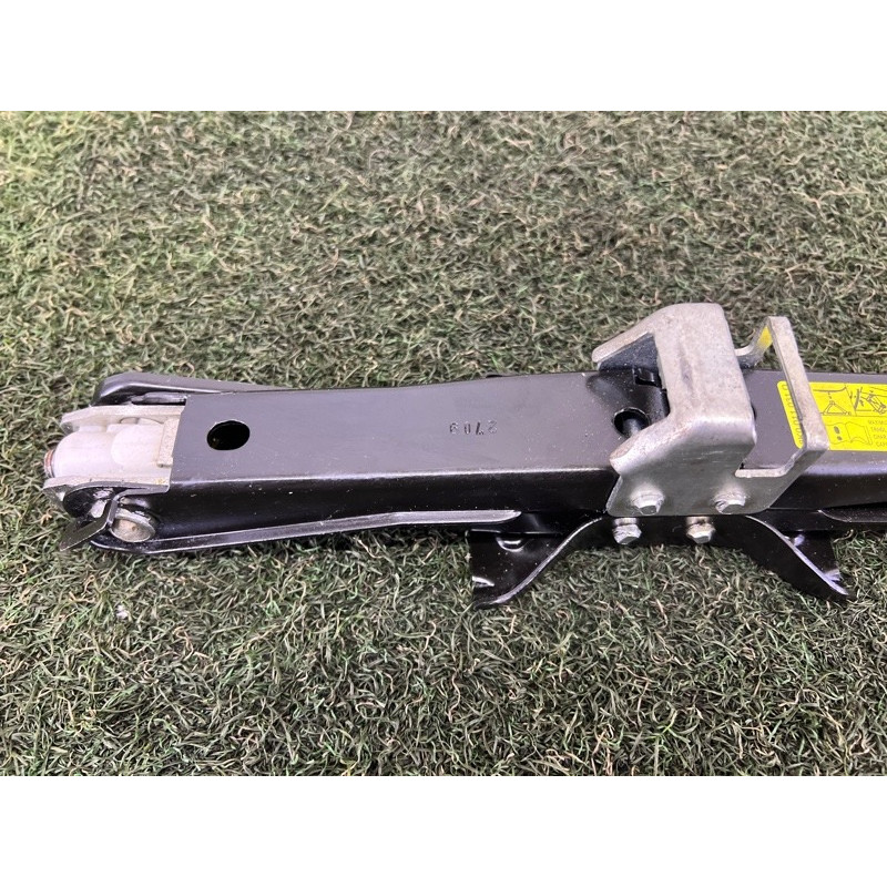 Домкрат (аксесуари) AUDI A4 B8 2010 2.0 CAEB 8K0011031G