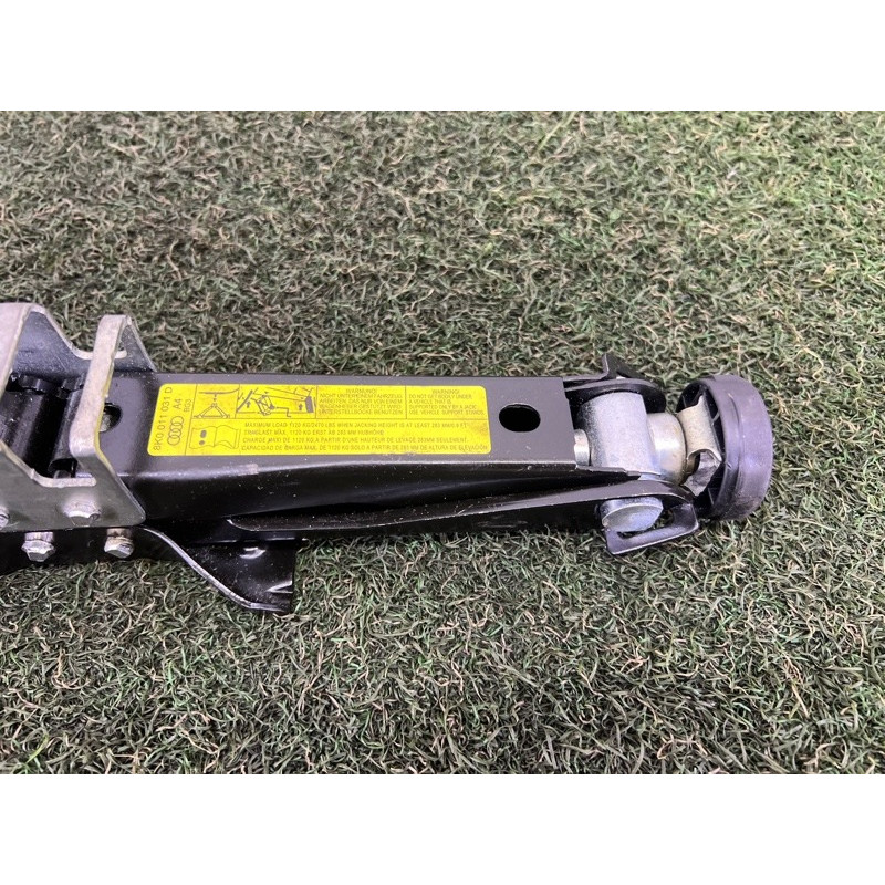 Домкрат (аксесуари) AUDI A4 B8 2010 2.0 CAEB 8K0011031G