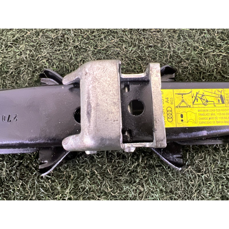 Домкрат (аксесуари) AUDI A4 B8 2010 2.0 CAEB 8K0011031G