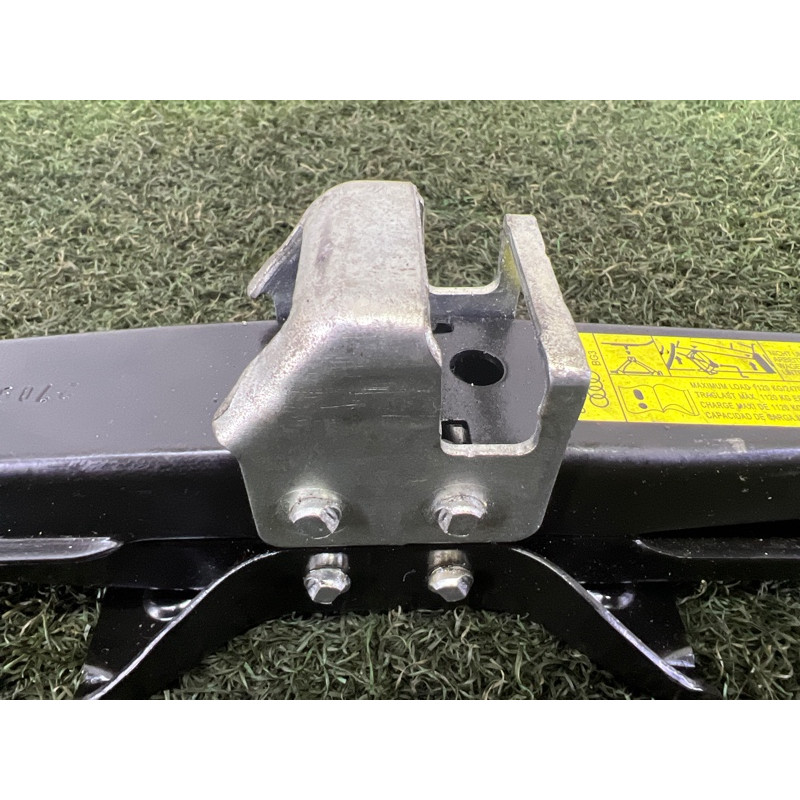 Домкрат (аксесуари) AUDI A4 B8 2010 2.0 CAEB 8K0011031G