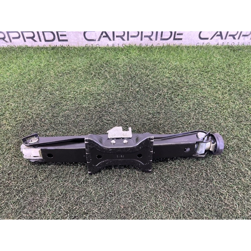 Домкрат (аксесуари) AUDI A4 B8 2010 2.0 CAEB 8K0011031G