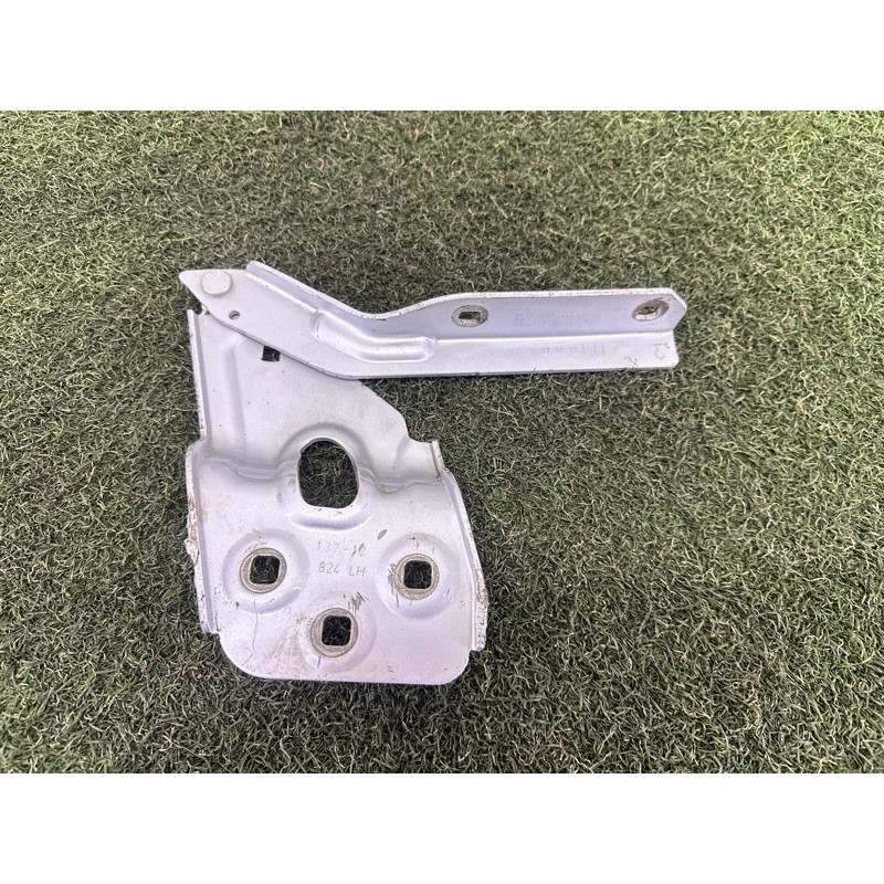 Петля капота (кузов и элементы) Volkswagen Touareg NF 2013 3.6 7P6823301