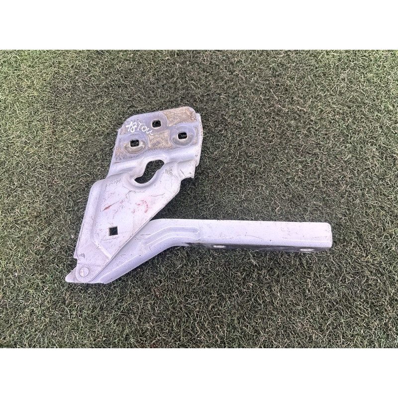 Петля капота (кузов і елементи) Volkswagen Touareg NF 2011 3.6 7P6823301