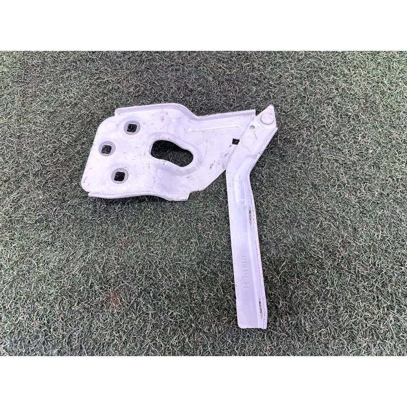 Петля капота (кузов і елементи) Volkswagen Touareg NF 2011 3.6 7P6823301