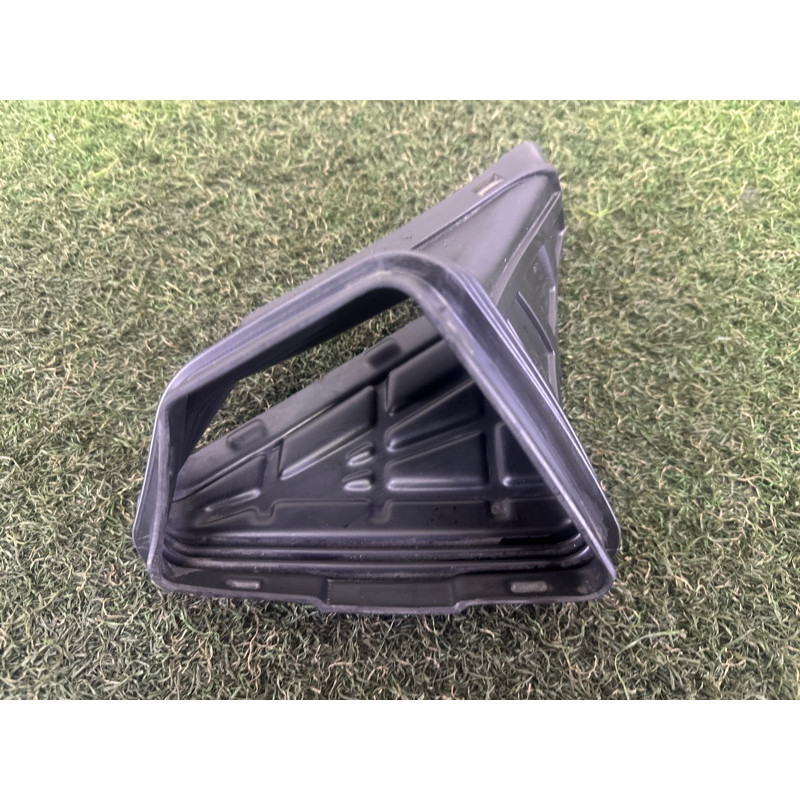 Патрубок повітряного фільтра (подача палива) AUDI Q5 8R 2010 3.2 CALB 8R0129739