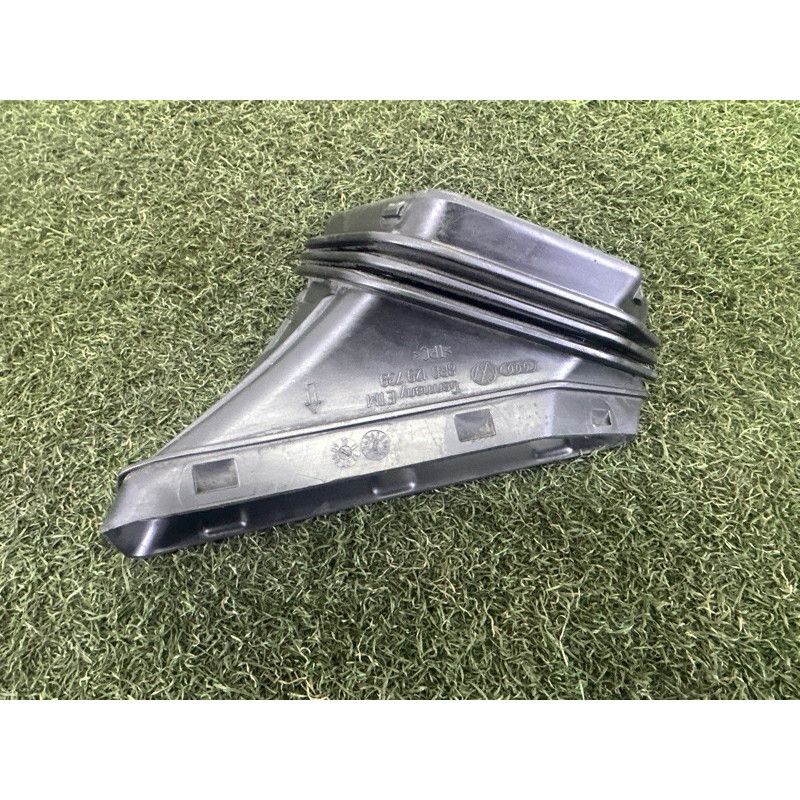 Патрубок повітряного фільтра (подача палива) AUDI Q5 8R 2010 3.2 CALB 8R0129739