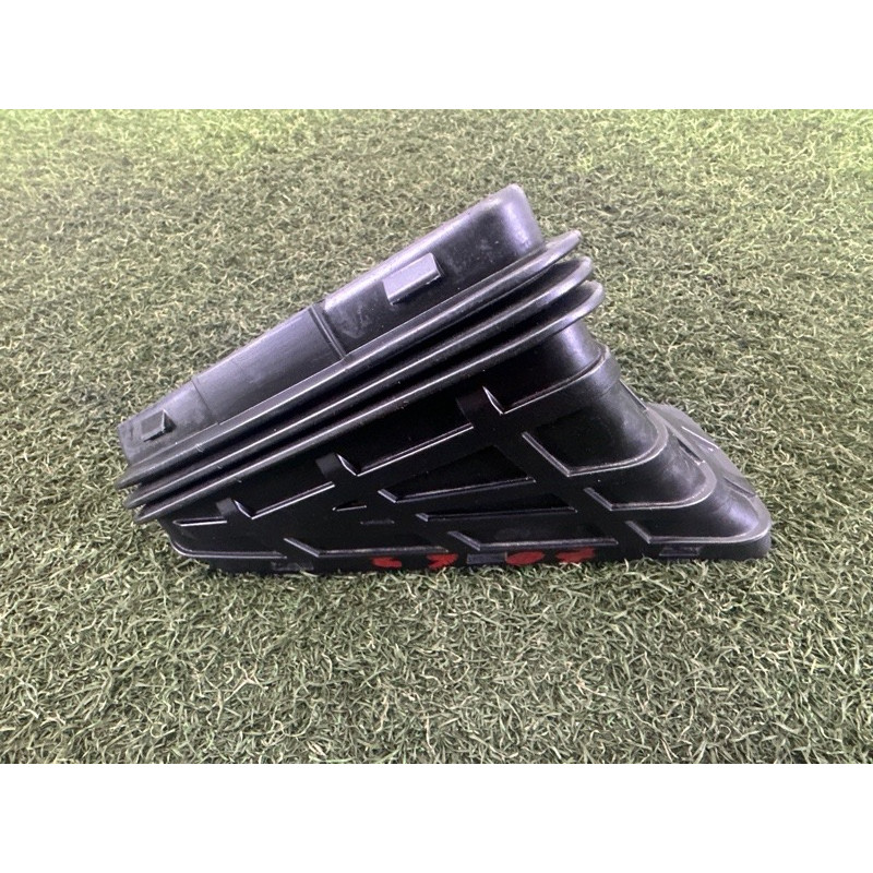 Патрубок повітряного фільтра (подача палива) AUDI Q5 8R 2010 3.2 CALB 8R0129739