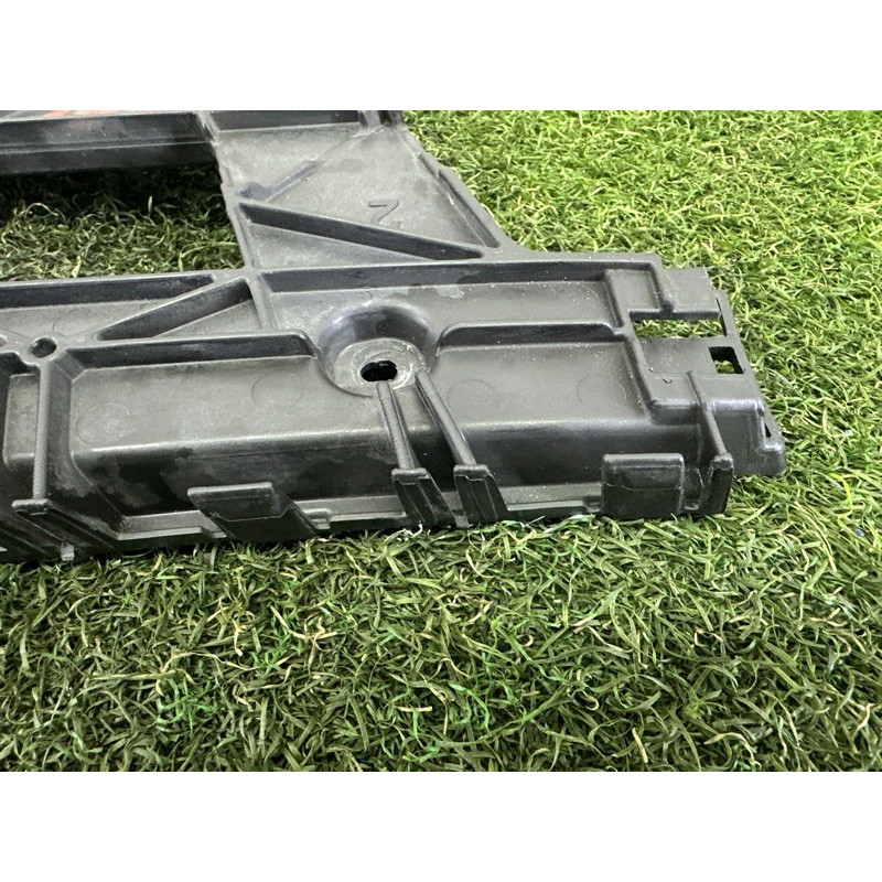 Крепление бампера (кузов и элементы) AUDI A4 B8 2013 2.0 TFSI 8K9807454A