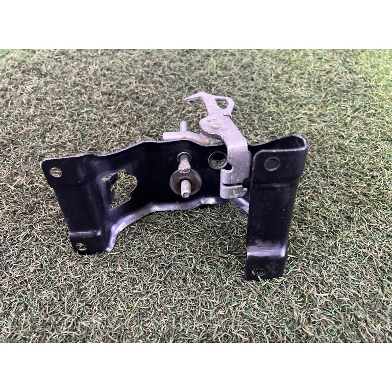 Ответная часть замка капота (кузов и элементы) BMW X5 E70 2012 3.0 N55B30 51237164801