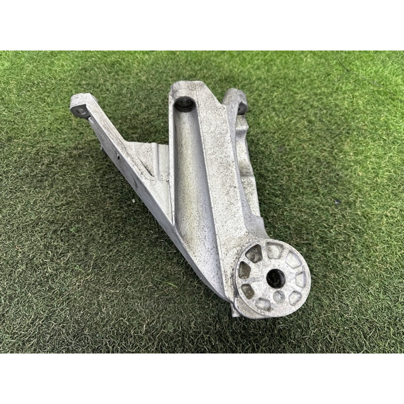 Кронштейн подушки двигателя (кронштейны двигателя) Volkswagen Touareg NF 2013 3.6 03H199308