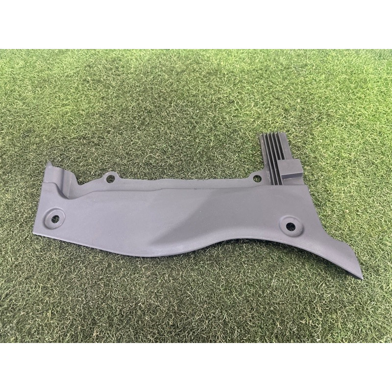 Накладка на жабо (кузов и элементы) LAND ROVER Range Rover L405 2016 5.0 LR038082